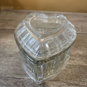 Lead Crystal Deep Lidded Heart Shaped Dish, candy/trinkets.     3B